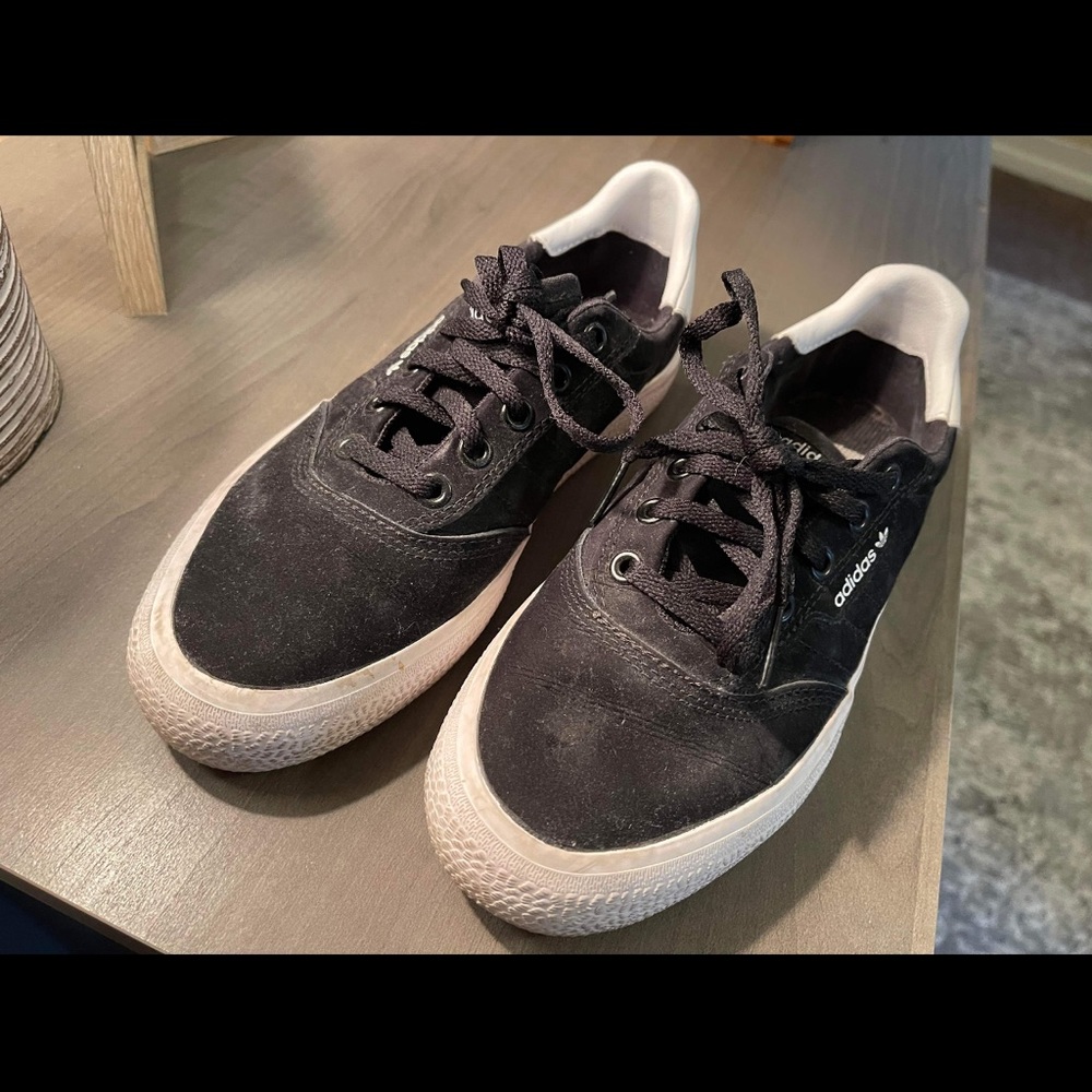 Womens 7.5 leather adidas sneaker